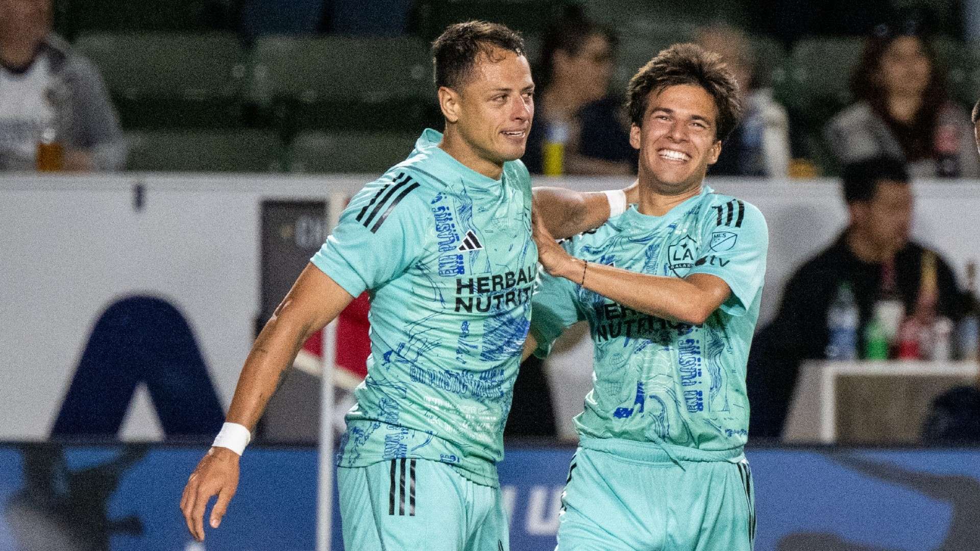 22岁帕尔默精彩表现五场打进两球四次助攻成蓝军新核心身价已达八千万元欧